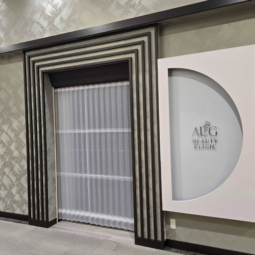 患者様を出迎える医師とスタッフ