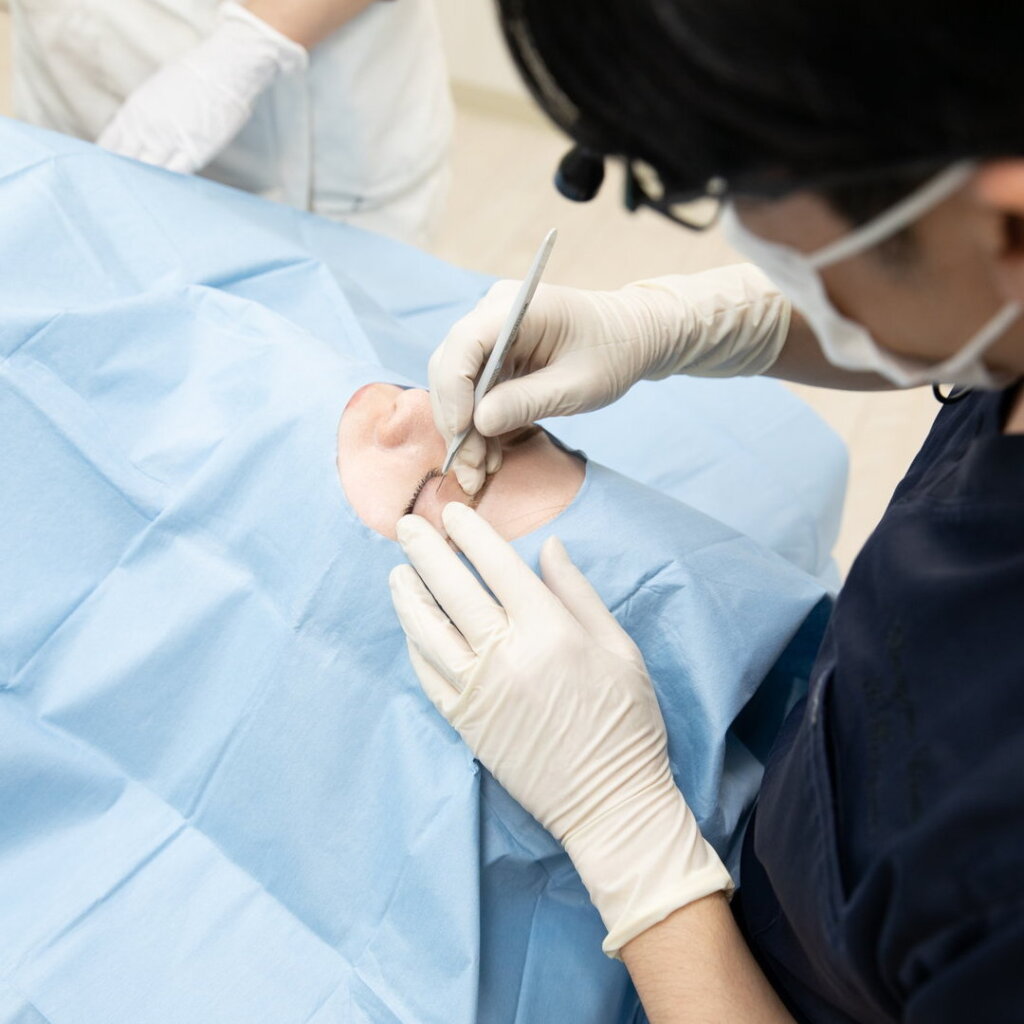 待合室で待っている患者様