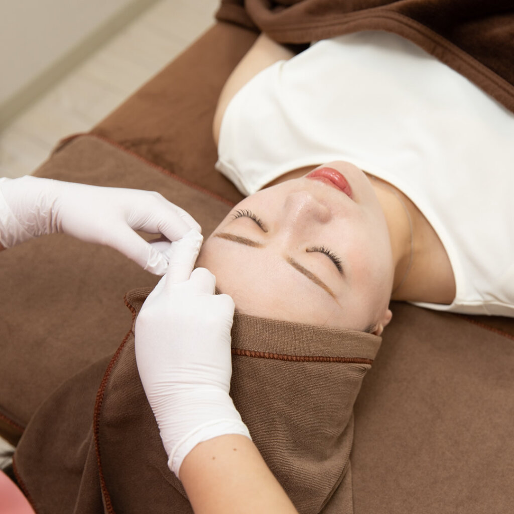 ピーリングの施術の準備をしているところ